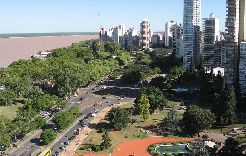 La ciudad argentina de Rosario, sobre el río Paraná