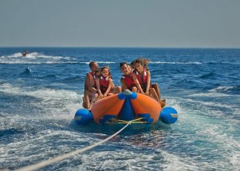 familia disfrutando vacaciones en Eilat, Israel