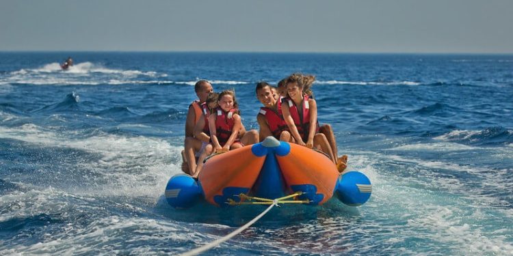 familia disfrutando vacaciones en Eilat, Israel