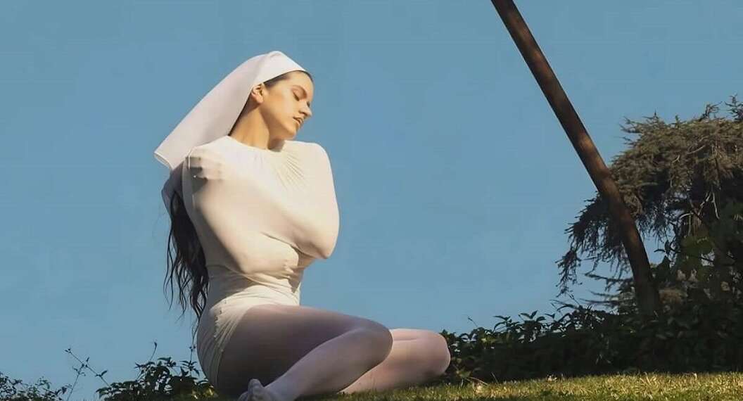 Rosalía canta en hebreo