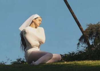 Rosalía canta en hebreo