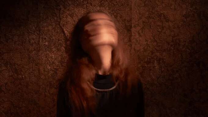 Imagen promocional de The Malevolent Bride, una serie escrita por un guionista de Fauda