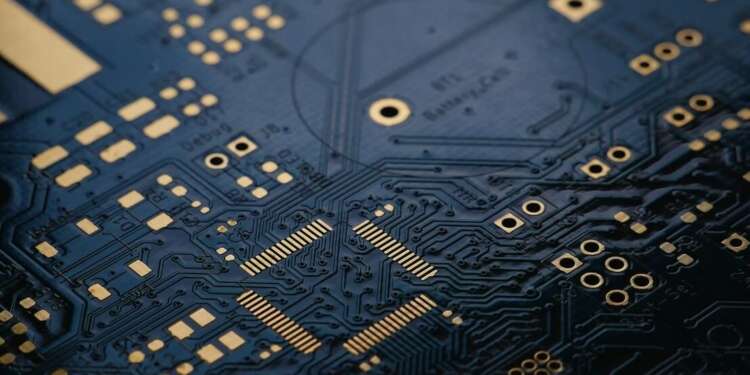 Microchip de silicio representando la alianza entre Israel y EE. UU. en el desarrollo de la IA